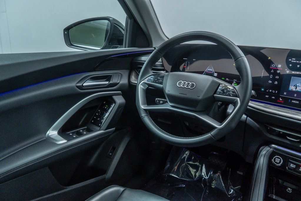 Used 2025 Audi Q5 Premium w/ Convenience Package AWD/4WD image 27