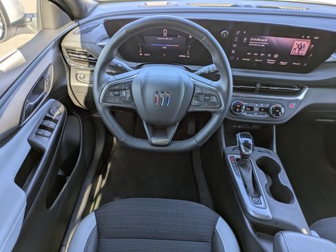 Used 2025 Buick Envista Preferred w/ Convenience I Package image 17