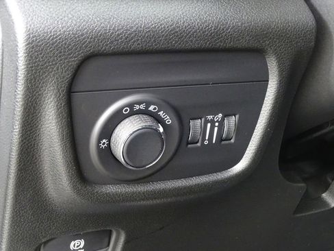 New 2025 Jeep Grand Cherokee Altitude image 19