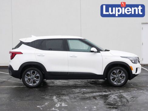 Used 2024 Kia Seltos LX image 2