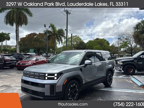 Used 2025 Hyundai Santa Fe SE image 4