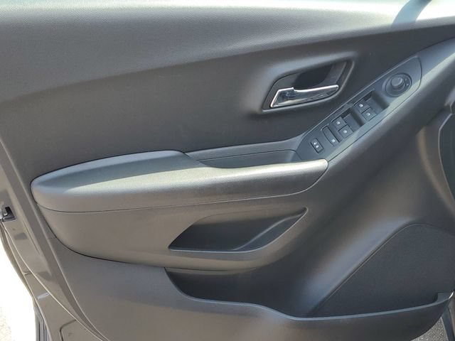 Certified 2018 Chevrolet Trax LT w/ LT Convenience Package FWD image 20