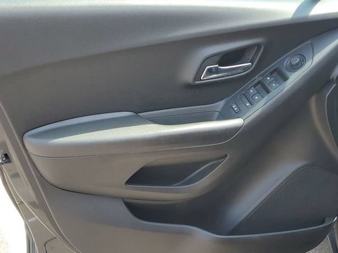 Used 2018 Chevrolet Trax LT w/ LT Convenience Package FWD image 20