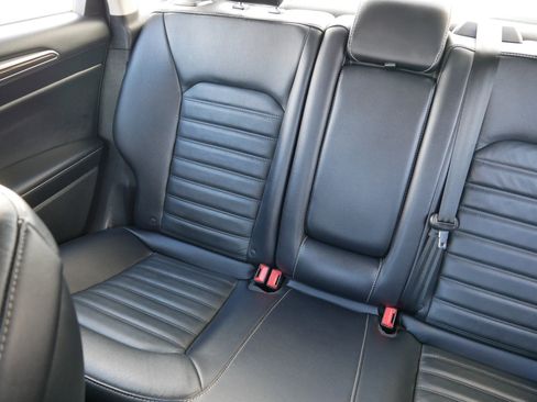 Used 2018 Ford Fusion SE w/ Fusion SE Technology Package image 12