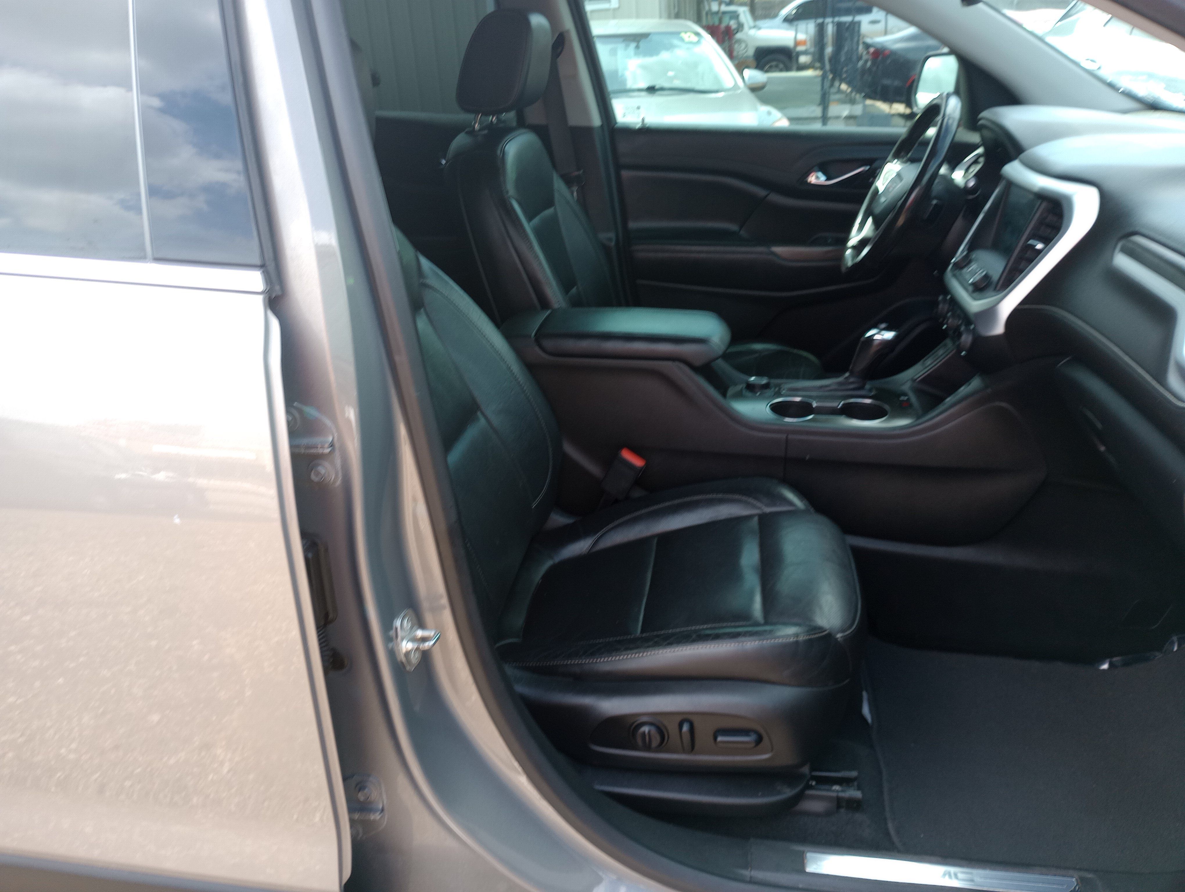 Used 2019 GMC Acadia SLT FWD image 16