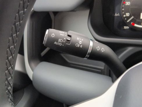 Used 2025 Land Rover Defender 110 X-Dynamic SE image 28