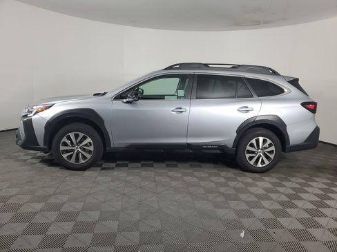 Used 2025 Subaru Outback Premium image 7