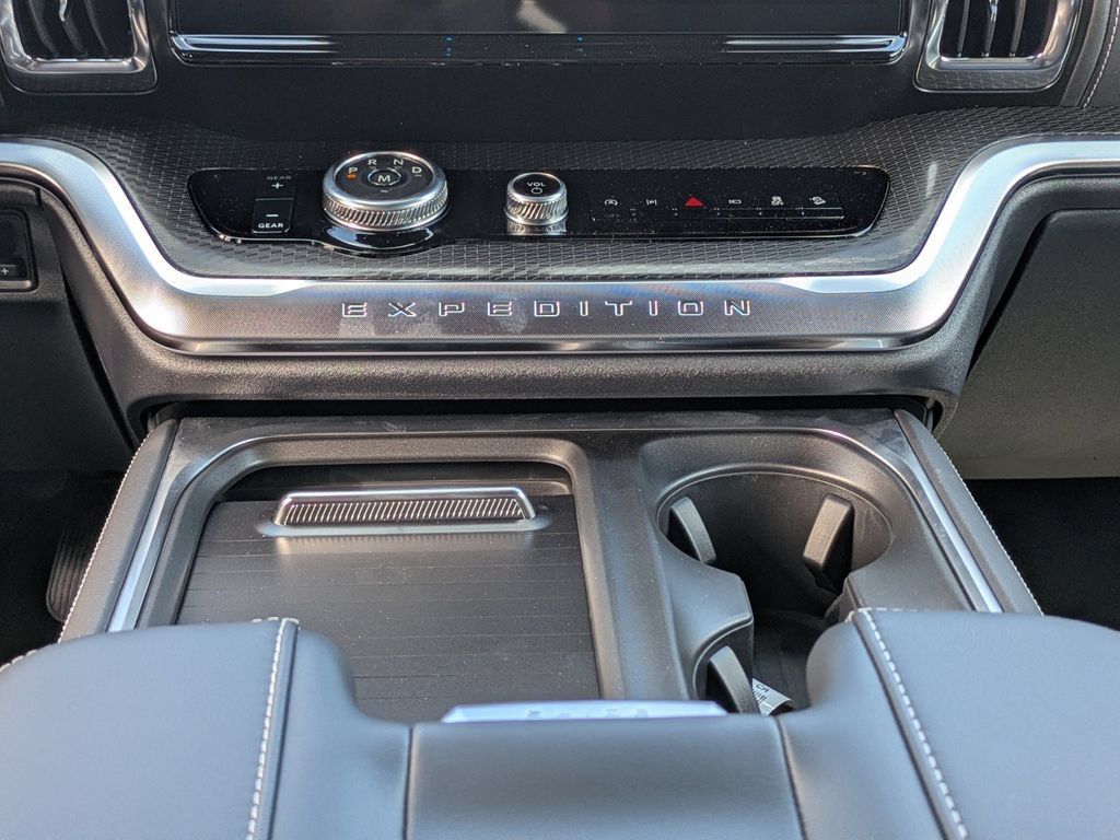 New 2026 Ford Expedition Platinum w/ Stealth Appearance Package AWD/4WD image 24