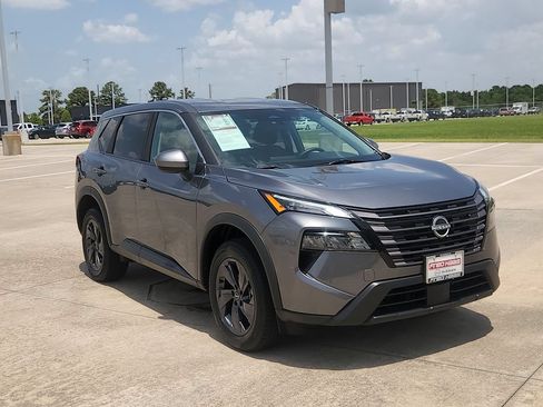 Used 2026 Nissan Rogue SV FWD image 3