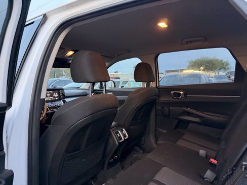 Used 2023 Kia Sorento LX image 27