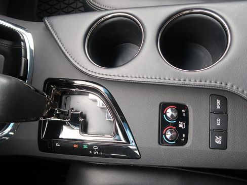 Used 2018 Toyota Avalon Limited image 32