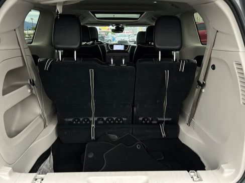 Used 2023 Chrysler Pacifica Limited FWD image 12
