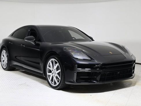 Certified 2025 Porsche Panamera 4 image 9
