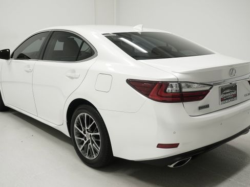 Used 2018 Lexus ES 350 w/ Luxury Package w/Wood Trim FWD image 6