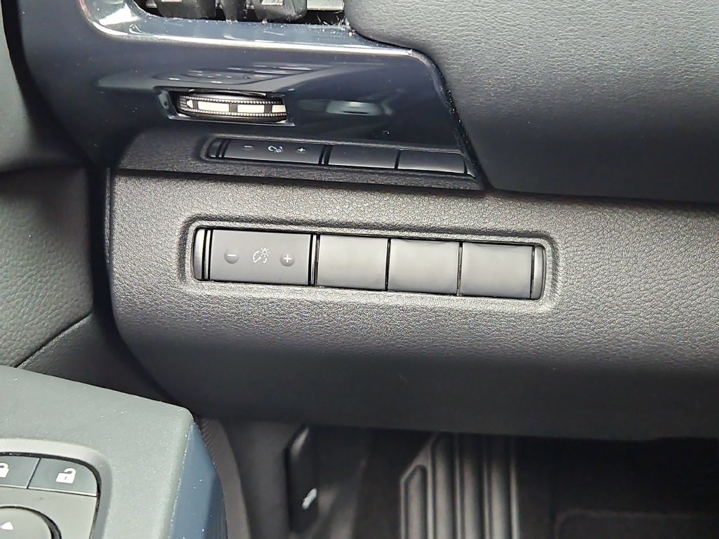 Used 2025 Nissan Pathfinder S AWD/4WD image 18