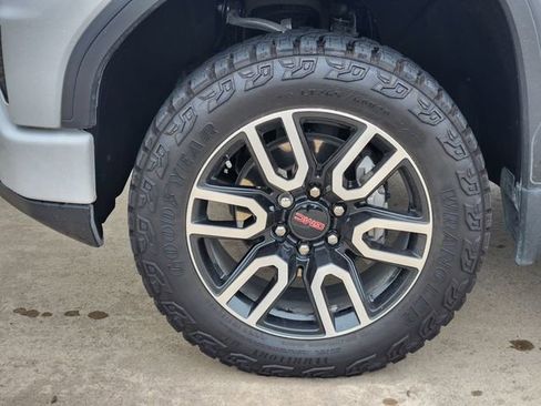 Used 2023 GMC Sierra 1500 AT4 w/ AT4 Preferred Package AWD/4WD image 10