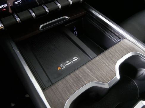 Used 2024 GMC Acadia Denali image 28