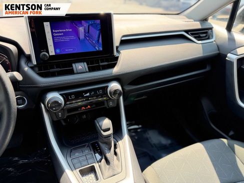 Used 2025 Toyota RAV4 XLE AWD/4WD image 19