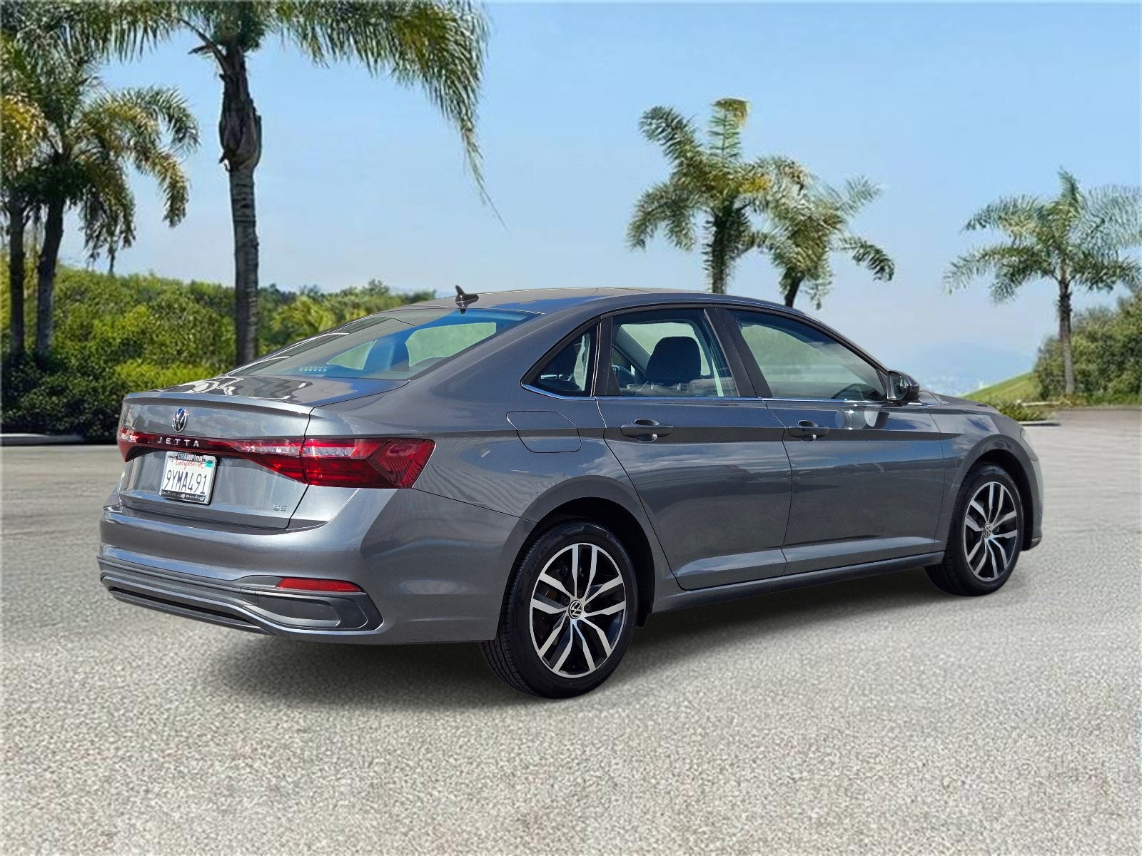 Used 2025 Volkswagen Jetta SE FWD image 4