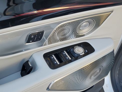 New 2026 Lincoln Nautilus Reserve image 9