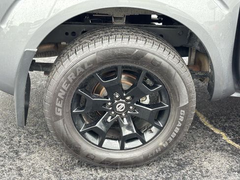 Used 2021 Nissan Frontier SV w/ Midnight Edition Floor Mats RWD image 5