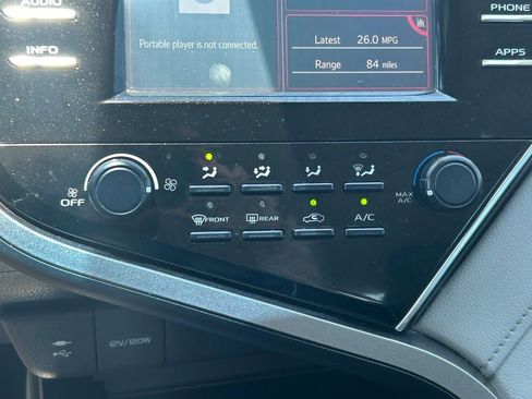 Used 2018 Toyota Camry LE FWD image 26