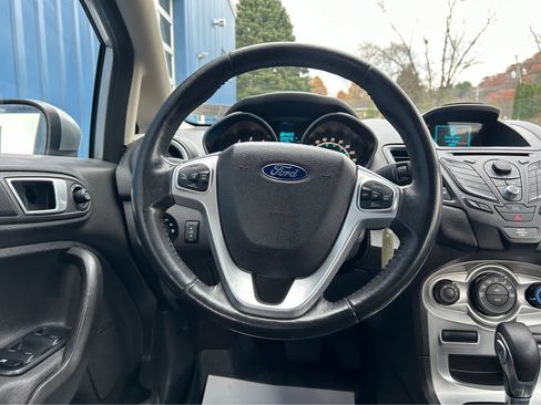 Used 2014 Ford Fiesta SE image 9
