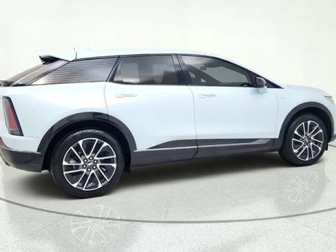 Used 2025 Cadillac Optiq Sport 1 AWD/4WD image 13