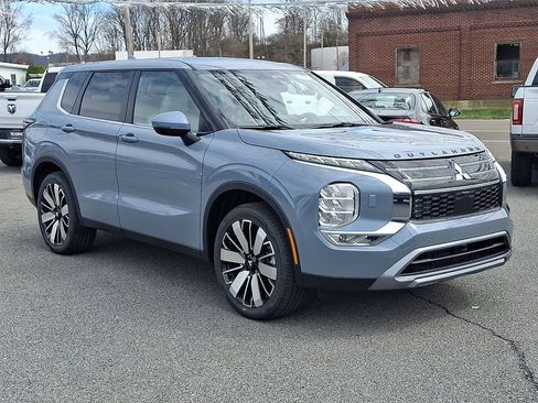 New 2026 Mitsubishi Outlander SE AWD/4WD image 2