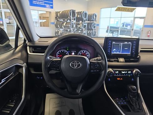 Used 2021 Toyota RAV4 XLE AWD/4WD image 10