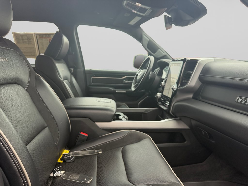 Used 2022 RAM 1500 Laramie w/ Sport Appearance Package AWD/4WD image 17