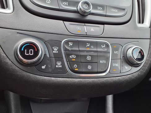 Used 2024 Chevrolet Malibu LT FWD image 9