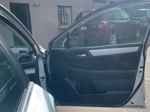 Used 2017 Subaru Legacy 2.5i Premium image 11