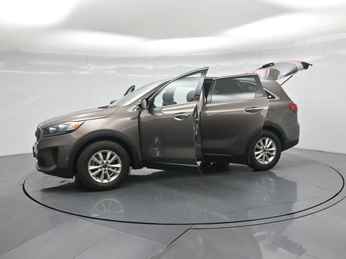 Used 2019 Kia Sorento LX image 39