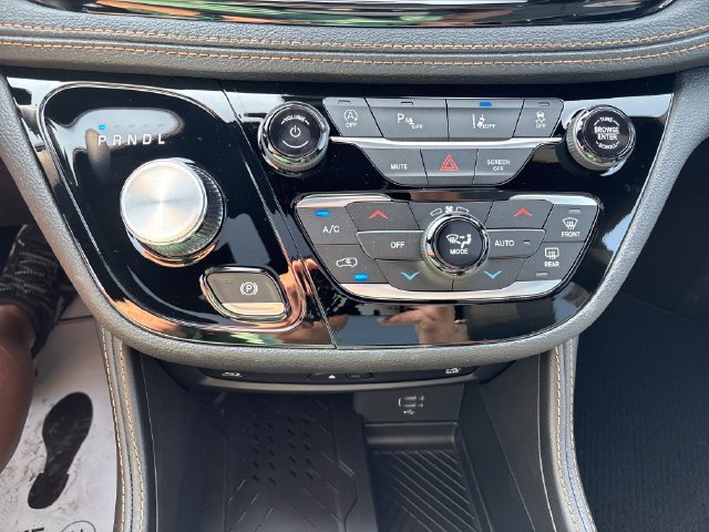 New 2027 Chrysler Pacifica Pinnacle w/ Theater Group AWD/4WD image 20