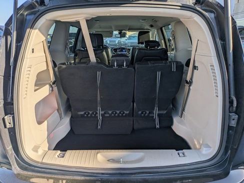 Used 2024 Chrysler Pacifica Touring-L image 11