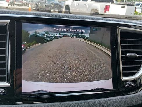 Used 2024 Chrysler Pacifica Touring-L FWD image 16