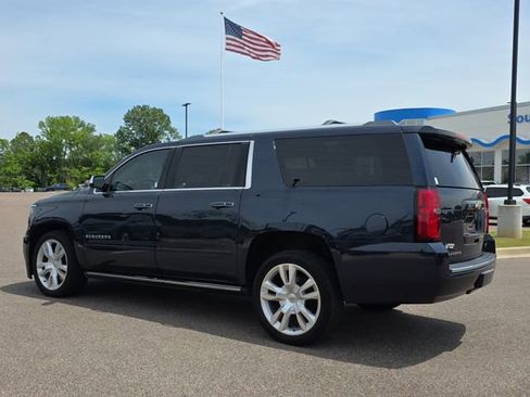 Used 2017 Chevrolet Suburban Premier RWD image 5