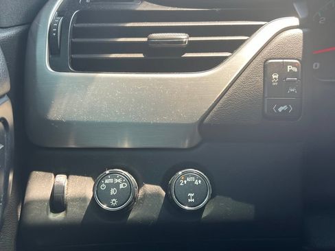 Used 2018 GMC Yukon SLT AWD/4WD image 12
