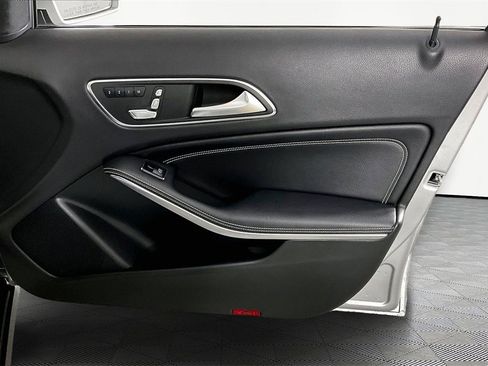 Used 2018 Mercedes-Benz GLA 250 4MATIC image 27