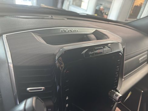 New 2025 RAM 2500 Laramie AWD/4WD image 18