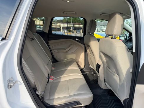 Used 2018 Ford Escape SE FWD image 17