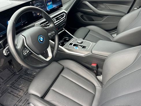 Used 2023 BMW i4 eDrive35 w/ Premium Package image 9