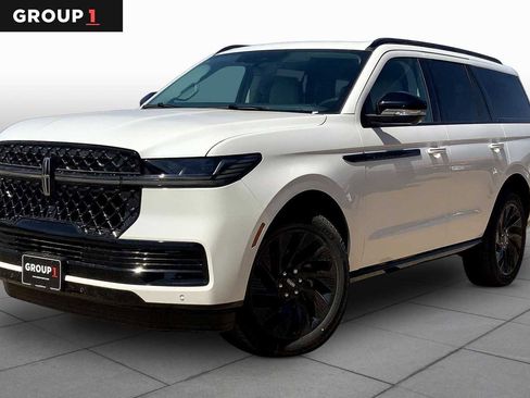New 2026 Lincoln Navigator Reserve w/ Jet Appearance Package AWD/4WD image 1