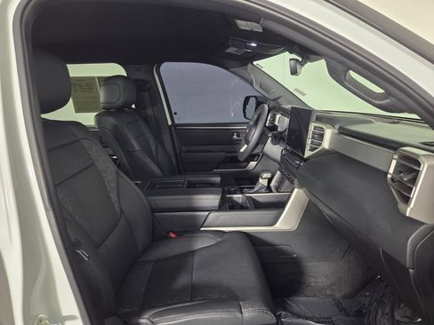 Used 2025 Toyota Tundra Limited AWD/4WD image 31