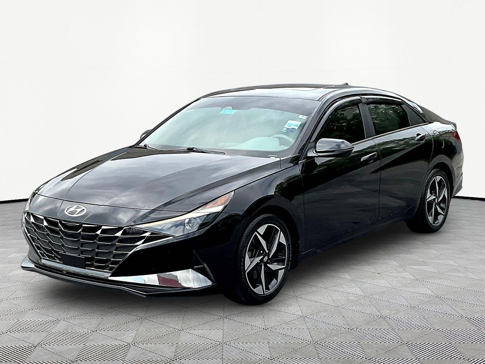 Used 2022 Hyundai Elantra SEL w/ Convenience + Premium Package FWD image 1