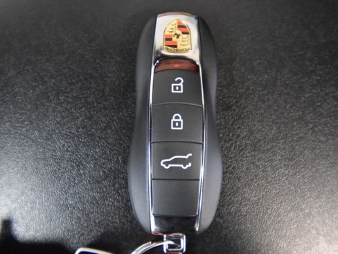 Used 2026 Porsche Macan AWD/4WD image 37