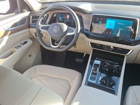 Certified 2025 Volkswagen Atlas SE image 14