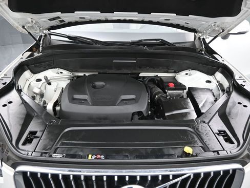 Used 2020 Volvo XC90 T6 Momentum w/ Protection Package Premier image 12