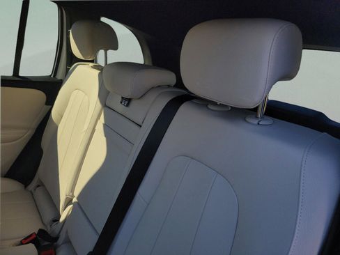 Certified 2025 Mercedes-Benz GLB 250 image 6